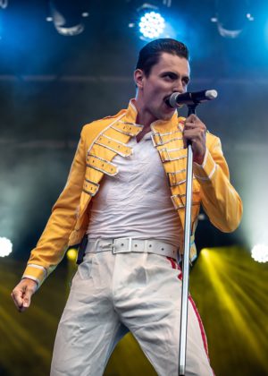 Frontmann der Queen Tribute Band am Mikro