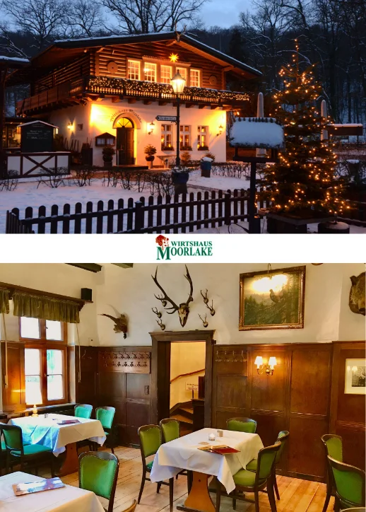 Gemütliches Restaurant Historisches Wirtshaus Moorlake, dekoriert mit einem großen Weihnachtsbaum.