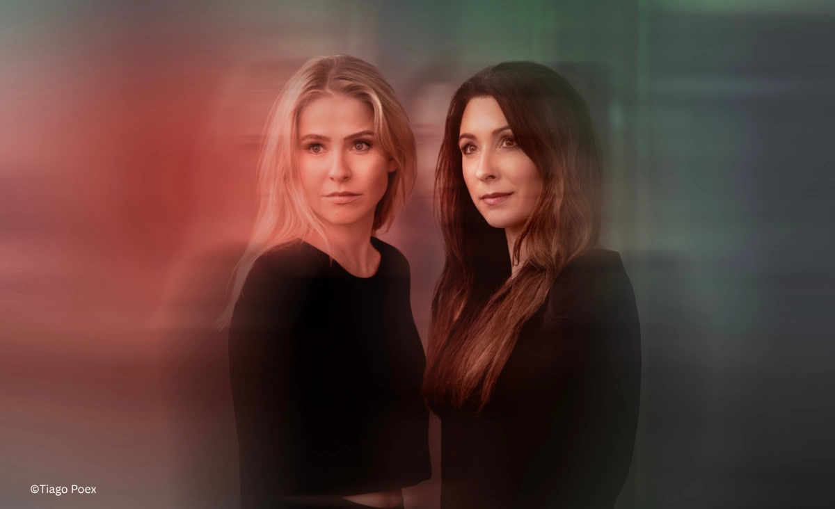 Queenz of Piano Duo Portraits in Rot und Grün